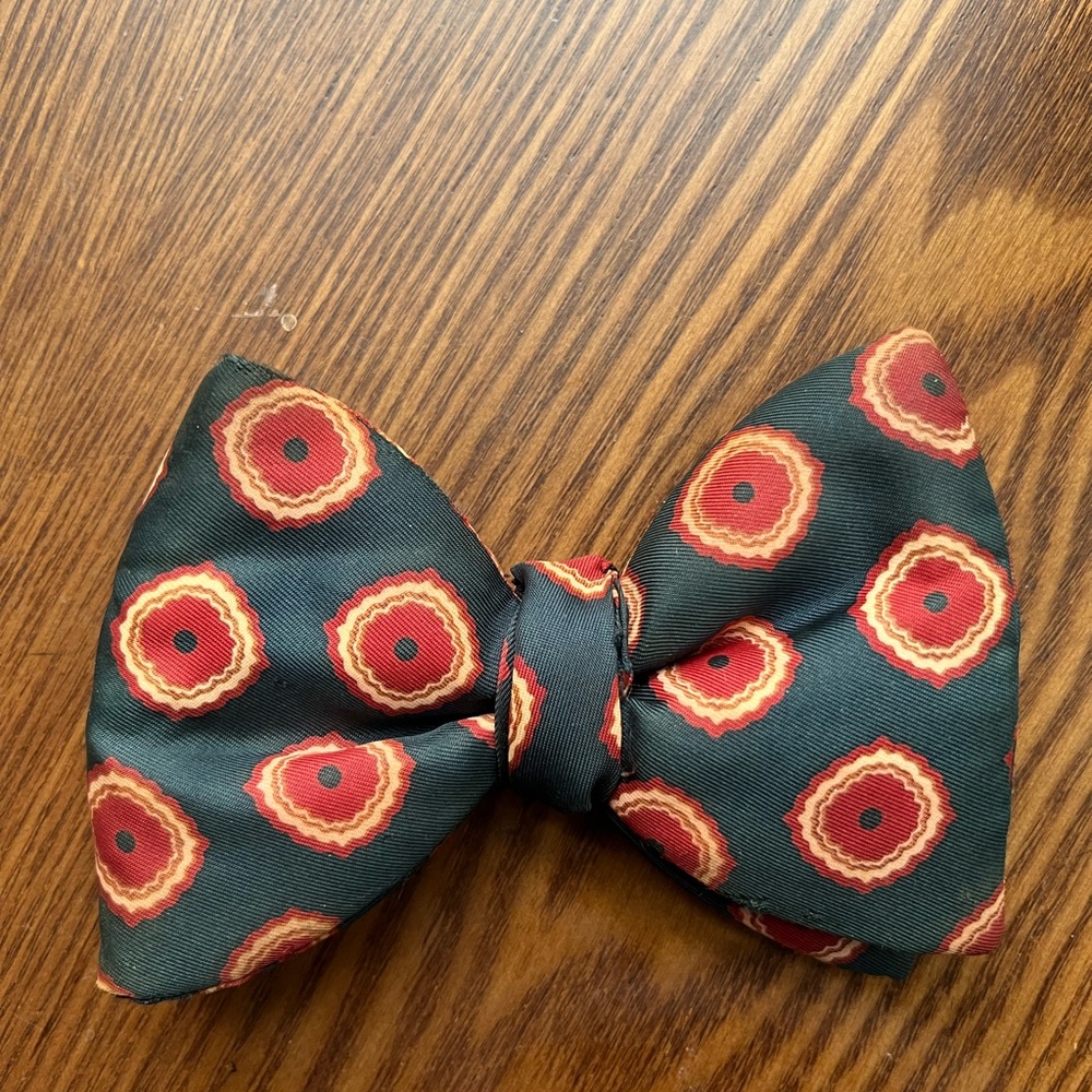 Vintage Large Butterfly Clip On Silk Bowtie